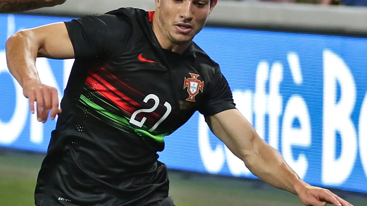 São Paulo vê rescisão de Cédric custar R$ 17 milhões